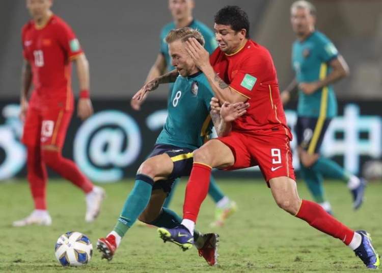 热刺告别战，孙兴慜父亲孙雄正现场观战儿子与纽卡的比赛